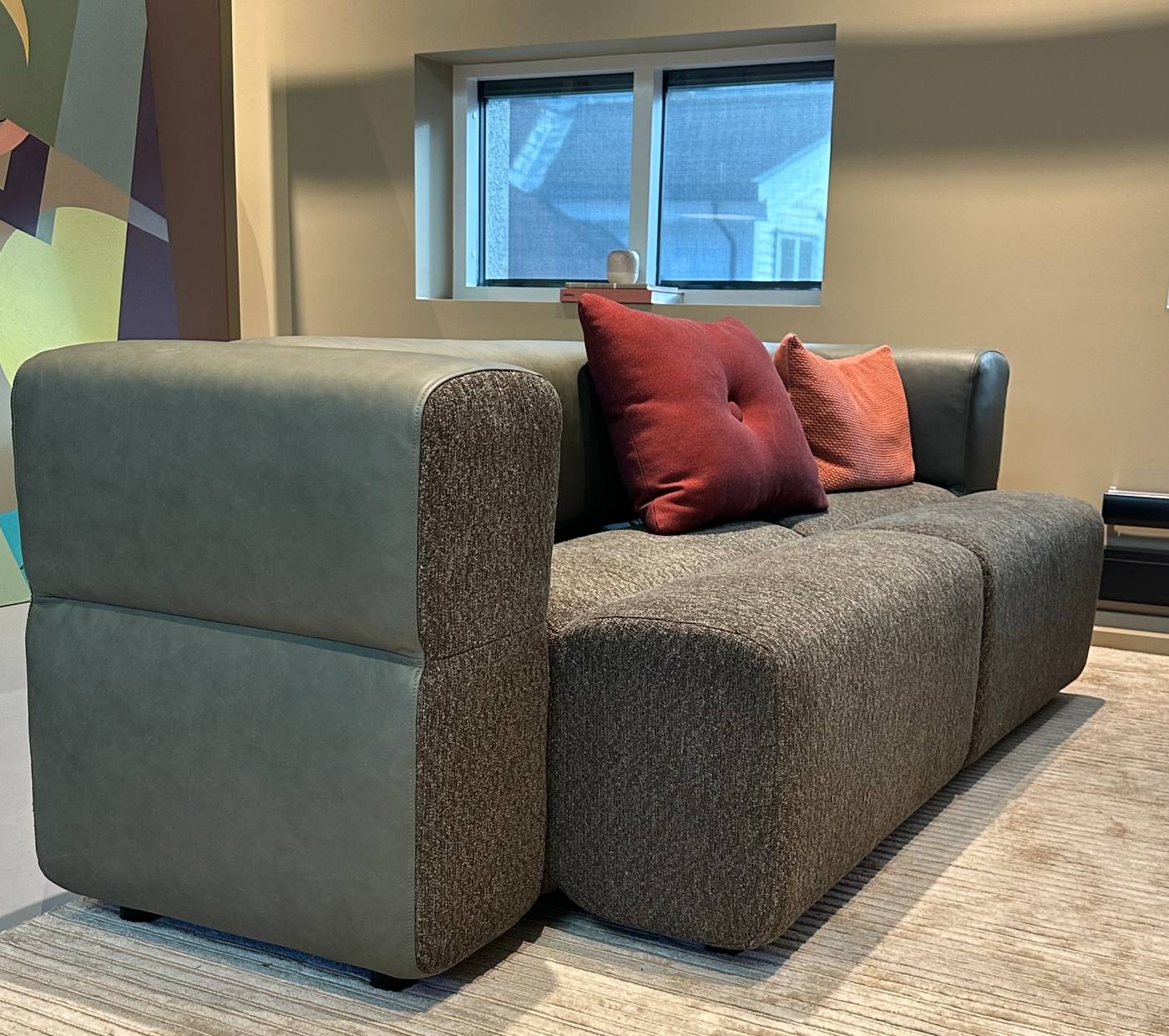 KEEEP your sofa som skulpturelt element — enkeltmoduler og større oppsett i harmoni.